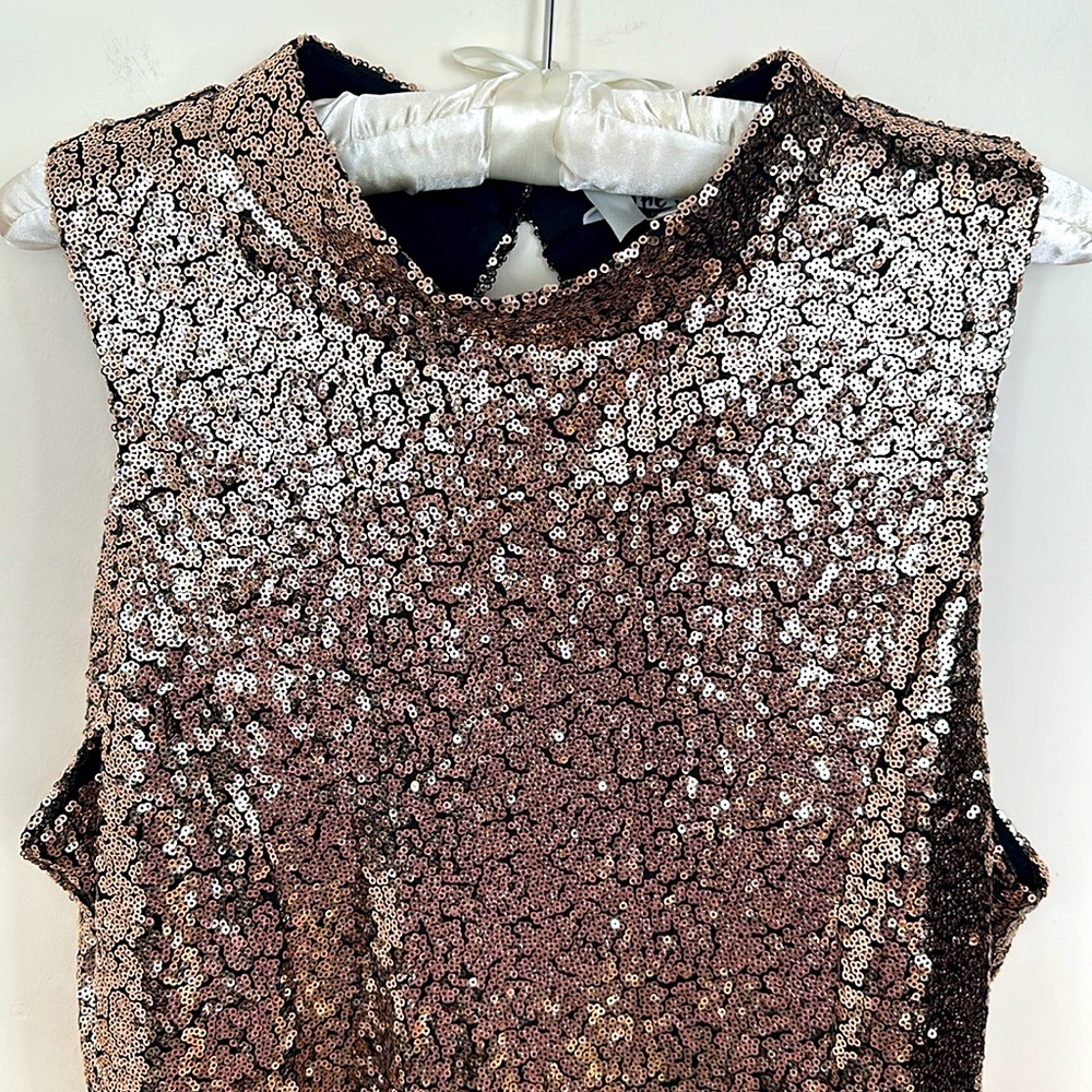 The Edit By Seventeen Sleeveless Gold Sequin Party Dress 13 Lined Keyhole Back View 2